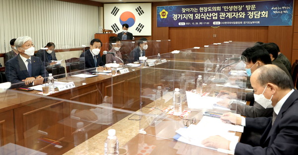 장현국 의장, _찾아가는 현장도의회_서 단계적 일상회복 앞둔 _외식업 종사자_ 지원책 논의