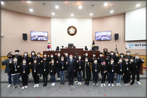 ▲ 어린이의회 본회의 기념사진.