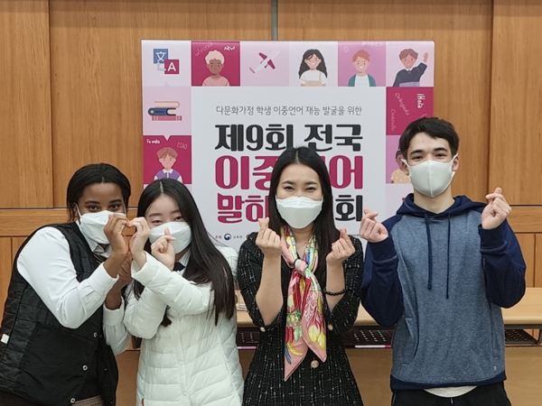 ▲ 전국이중언어말하기대회 참여 학생들.