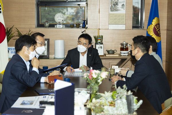 ▲ '유기견없는도시' 자문위원 위촉식 및 간담회.