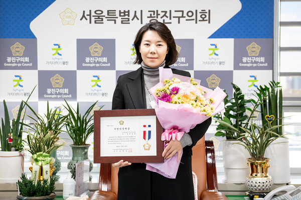 ▲ 박성연 의원님 의정대상 수상 모습.