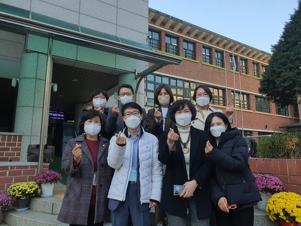 ▲ 서울광진학교 현장방문 단체사진.