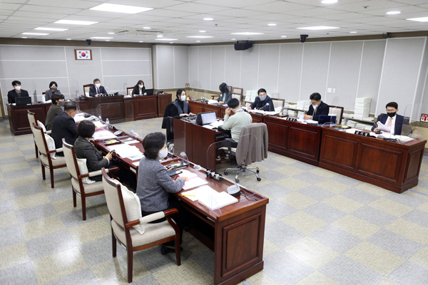▲ 공항협력국 행정사무감사 진행 모습.