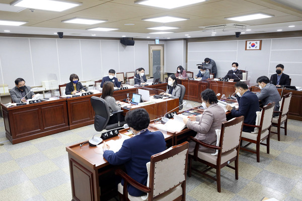 ▲ 수원시의회 기획경제위 행정사무감사.