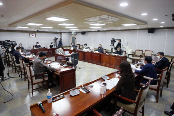▲ 수원시의회 도시환경위원회 행정사무감사.