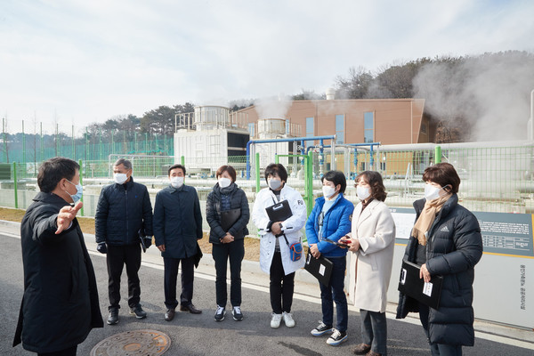 ▲ 경제환경위원회 행정사무감사 현지확인(백암가축분뇨처리시설) 모습.