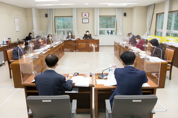 ▲ 용인시의회 문화복지위원회 행정사무감사.