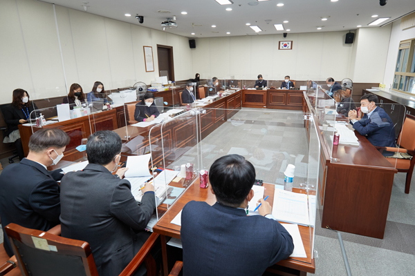 ▲ 자치행정위원회 행정사무감사 모습.