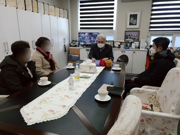 여성회복자 목도리 기부