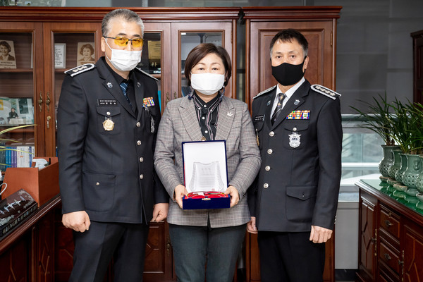 ▲ 박순복 의원 감사패 수여 모습.