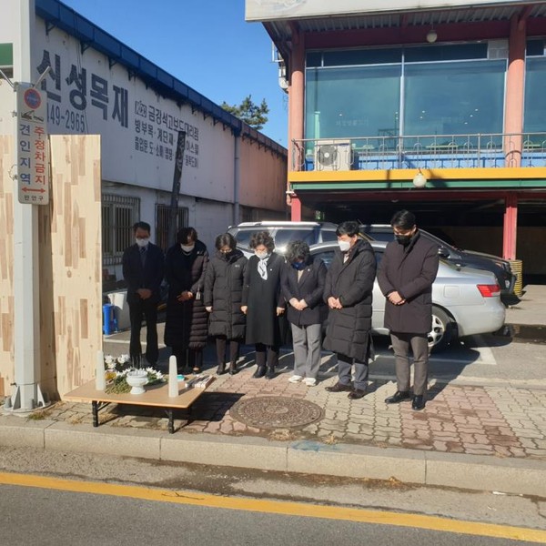▲ 안양시의회 도시건설위원회 전력관 매설공사 사망사고 현장방문.