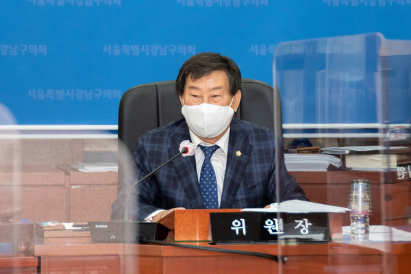▲ 강남구의회 예산결산특별위원회 문백한 위원장.