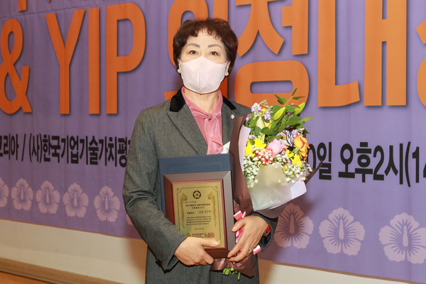 ▲ 의정부시의회 박순자 자치행정위원장 수상 모습.