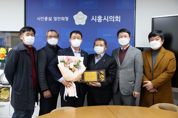 ▲ 시흥시 지역신문협의회 의정대상 시상식 단체사진.