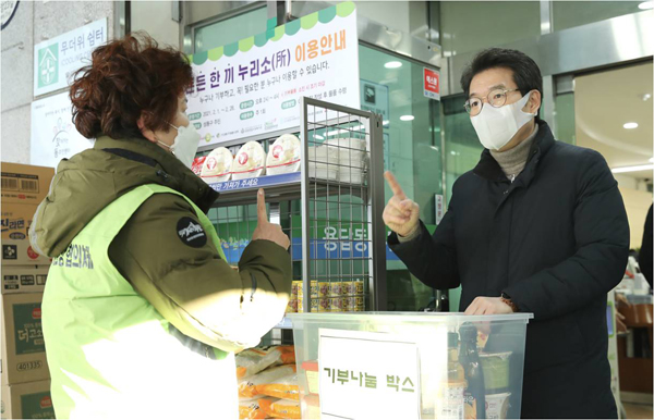 ▲ 든든한끼 누리소에서의 정원오 성동구청장 모습.