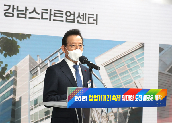 ▲ 창업가거리축제 참석한 정순균 강남구청장.