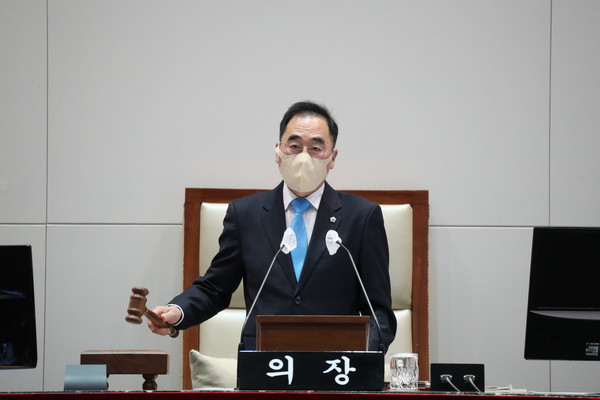 ▲ 성남시의회 윤창근 의장.