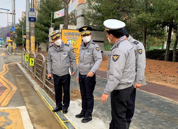 ▲ 어린이 승하차 구역 시범 설치 구역 현장점검 모습.