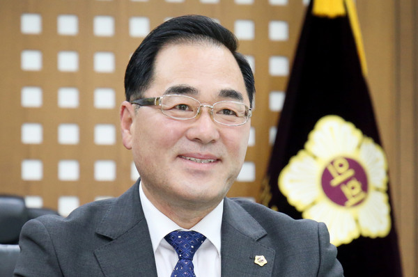 ▲ 윤창근 성남시의회 의장.