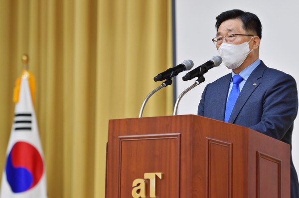 ▲ 2022년 시무식에서 신년사 중인 김춘진 사장.