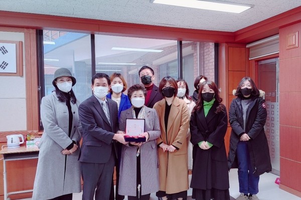 ▲ 감사패 수여 기념촬영 모습.