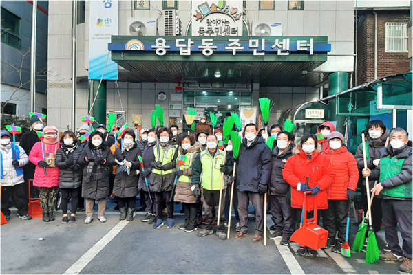 ▲ 합동대청소 모습.