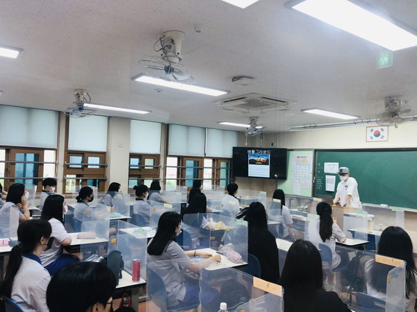 ▲ 성남시청소년재단 중원청소년수련관 성남시진로멘토단.