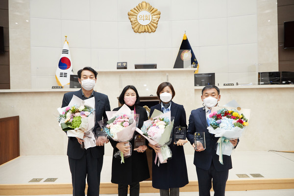 ▲ 왼쪽부터 강웅철·김희영·이미진·윤원균 의원.