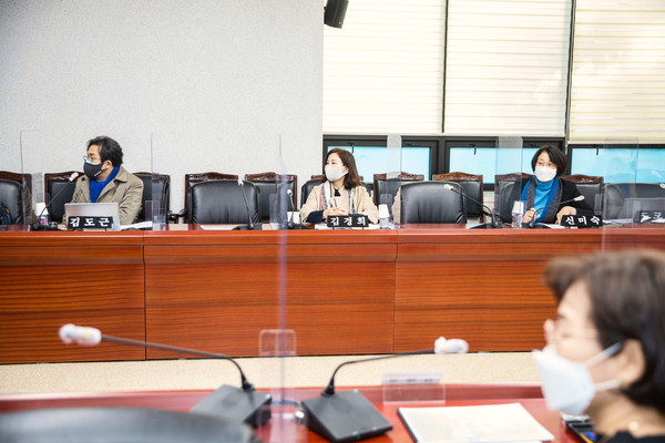▲ 공공형 어린이집과 민간어린이집 관련 간담회.