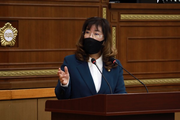 ▲ 강명숙 의원 구정질문 모습.