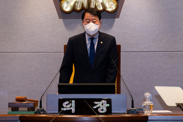 ▲ 본회의를 진행하는 한용대 의장.