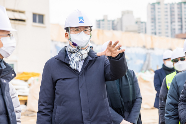 ▲ 잠실주공5단지 재건축 추진을 위해 발로 뛰는 행정을 펼쳐온 박성수 송파구청장.