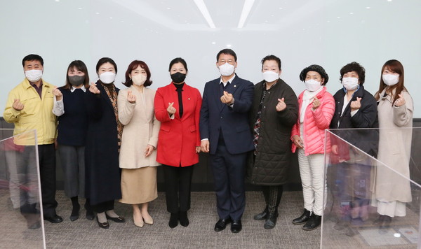 ▲ 여성친화도시 시민참여단 정기총회 단체사진.