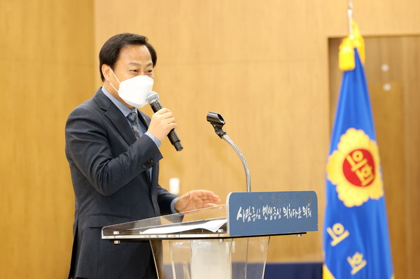 ▲ 3월 월례조회서 공직자 정치적 중립 강조하는 장현국 의장.