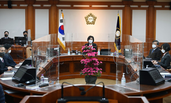▲ 중앙선관위 사전투표 부실 관리 관련 긴급위원회. /뉴시스