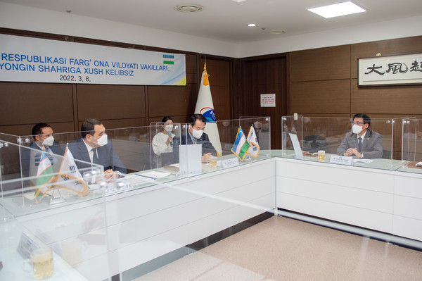 ▲ 김기준 의장, 페르가나주지사 등과 간담회.