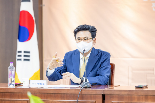 ▲ 성과보고회에서 발언 중인 박성수 구청장.
