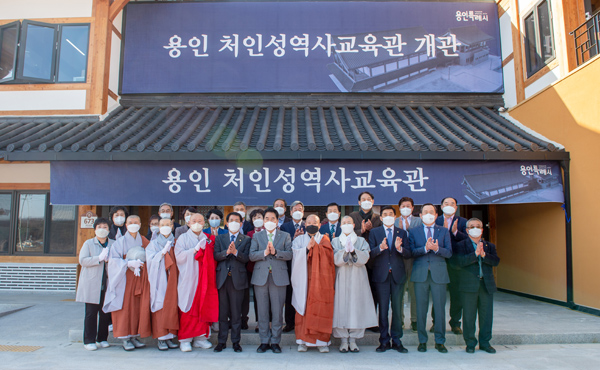 ▲ 김기준 의장을 비롯해 백군기 시장, 김상수 부의장 등이 개관을 축하하고 있다.