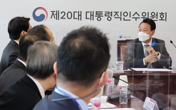 ▲ 윤석열 당선인, 업무보고 회의 주재 모습. /뉴시스