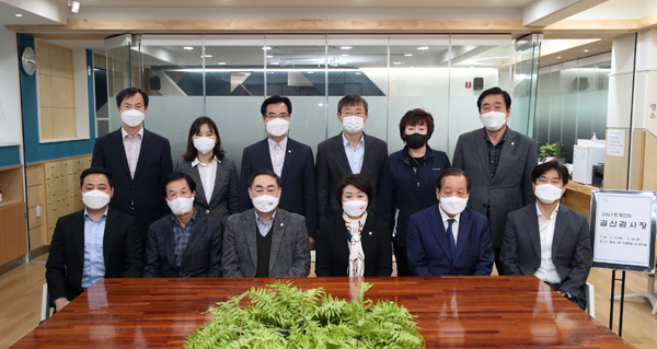 ▲ 결산검사장 방문 기념사진.
