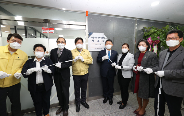 ▲ 주거복지센터 개소식 참석한 의원들 모습.
