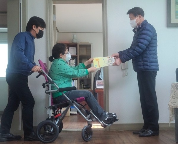 ▲ 동작구가 장애인보조기기를 렌탈 서비스를 제공하고 있다..