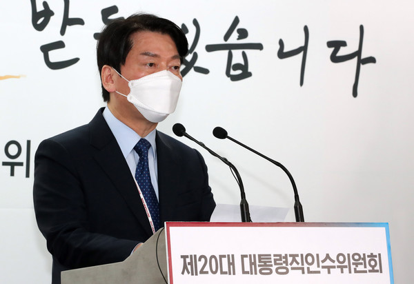 ▲ 정부 조직개편 관련 브리핑하는 안철수 인수위원장. /뉴시스