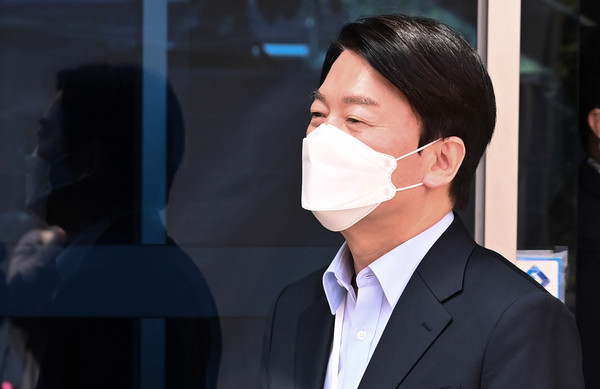 ▲ 인수위 나서는 안철수 인수위원장. /뉴시스