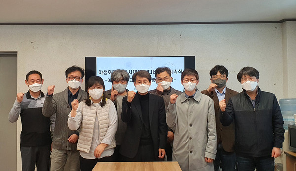 ▲ 고한 도시재생 현장지원센터, 고한 도시재생 전문 코디네이터 위촉 기념사진 촬영.
