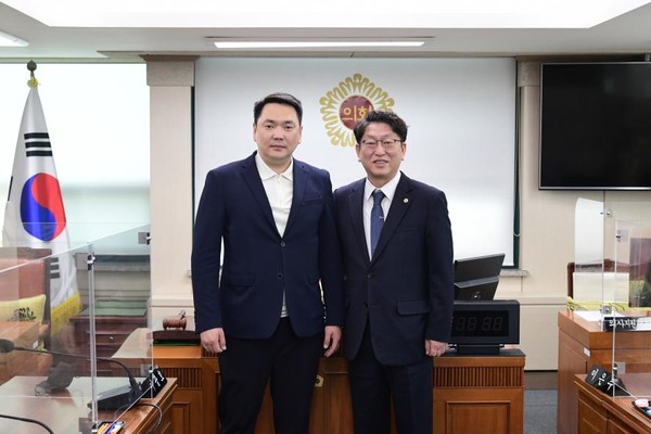 ▲ 우형찬 교통위원장, 몽골 울란바타르시의회 교통위원회와 면담 모습.