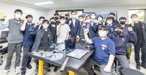 ▲ 미래교육센터 현장 시찰하는 박성수 송파구청장.