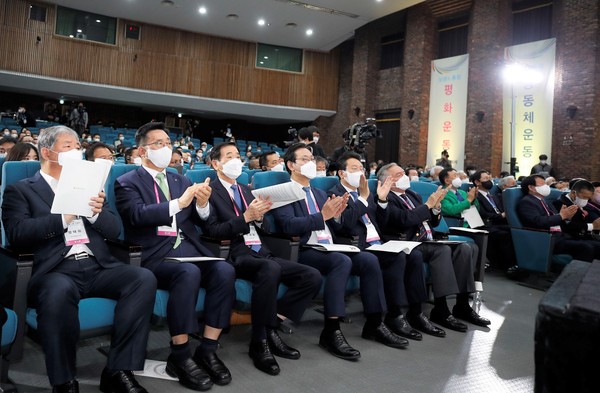 ▲ 제12회 새마을의 날 기념식 참석 현장 사진.