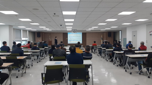 ▲ 가락시장 하역노조 물류운반장비 안전 교육 진행중인 모습.