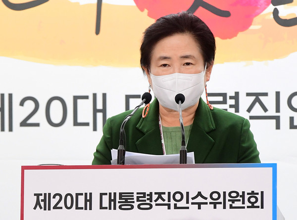 ▲ 브리핑하는 신용현 인수위 대변인. /뉴시스